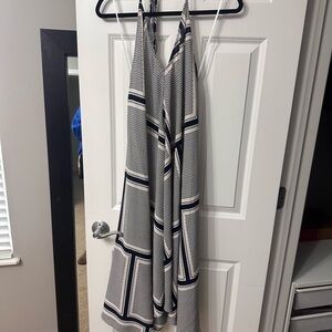 Elegant Black and White Geometric Backless Dress